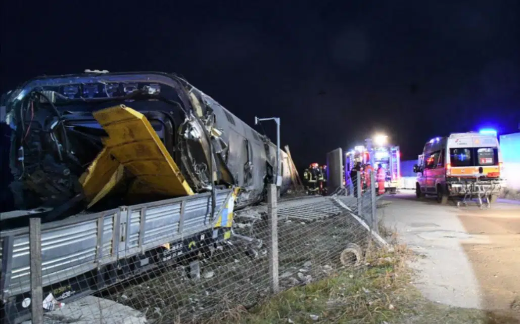 В Индонезии столкнулись два пассажирских поезда: первые подробности аварии 26.04.2024