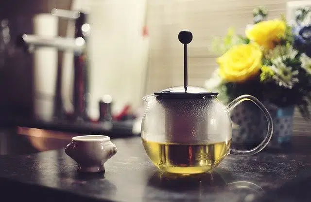 зеленый чай в чайничке фото