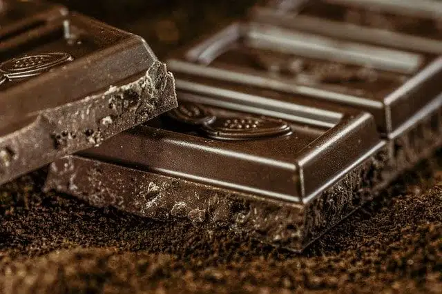Темный шоколад кусочки фото