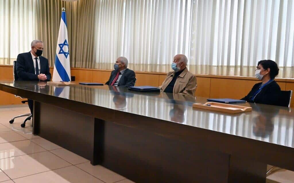 ����: