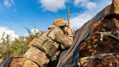 Украинский военный на Донбассе фото