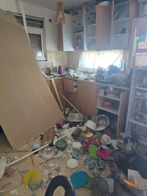 Ракетный удар Ирана едва не обернулся трагедией в жилом квартале 2 Ракетный удар Ирана едва не обернулся трагедией в жилом квартале 08.06.2026