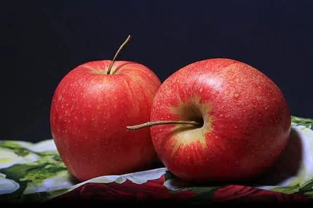 красные яблоки фото