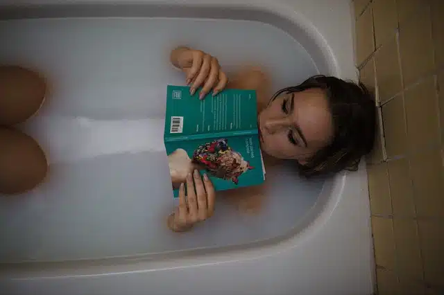 девушка в ванной фото