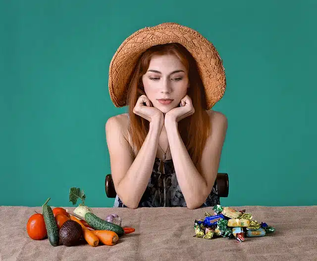 диета девушка овощи сладости фото