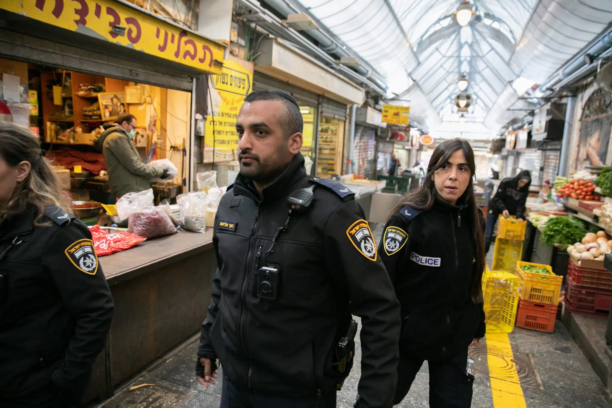 Израильские правоохранители на рынке в Иерусалиме