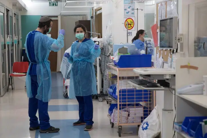 Медперсонал одной из больниц Иерусалима фото