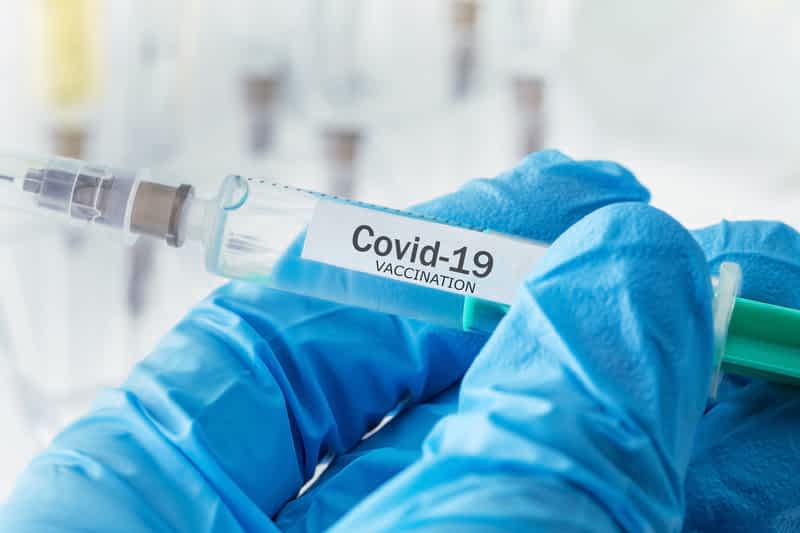Вакцина от Covid-19 фото
