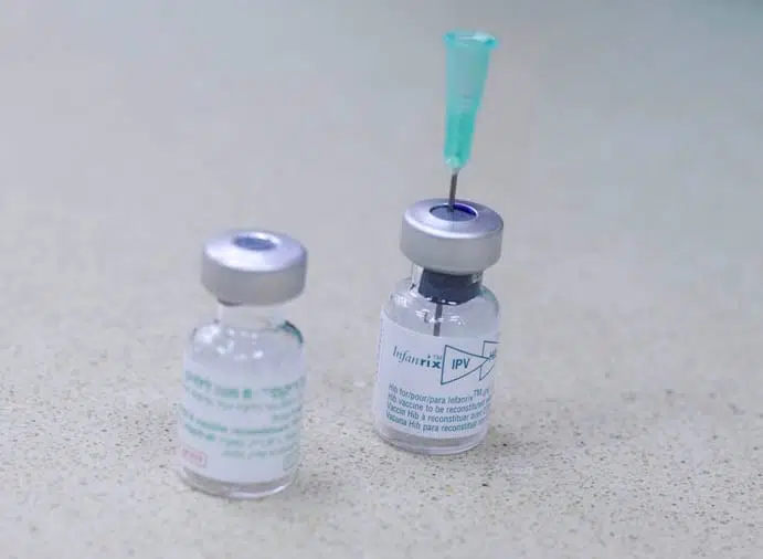 пандемия covid-19 вакцина фото
