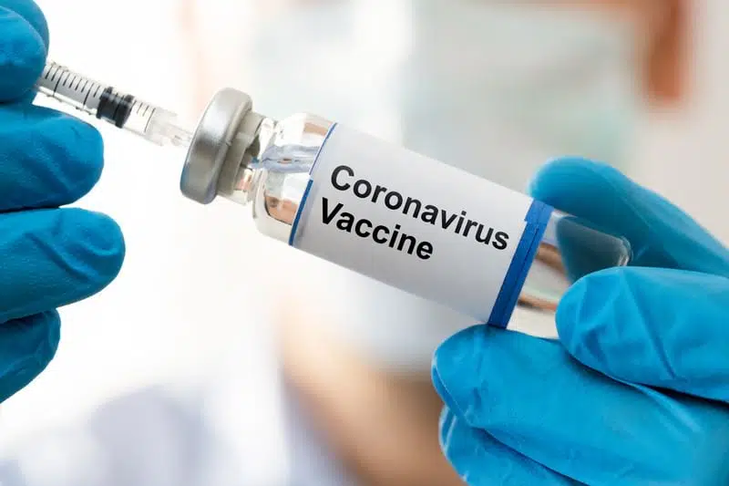 вакцина коронавирус фото