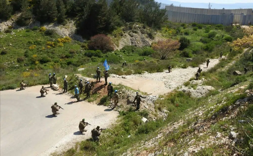 Миротворцы разделяют военных Израиля и Ливана фото