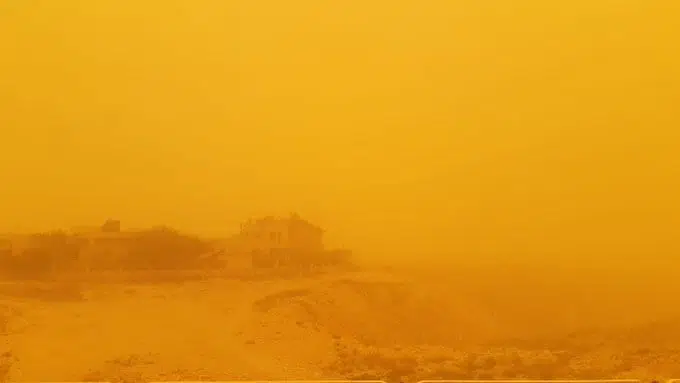 Мощная песчаная буря накрыла Тегеран: закрыты школы и правительственные учреждения 17.06.2024
