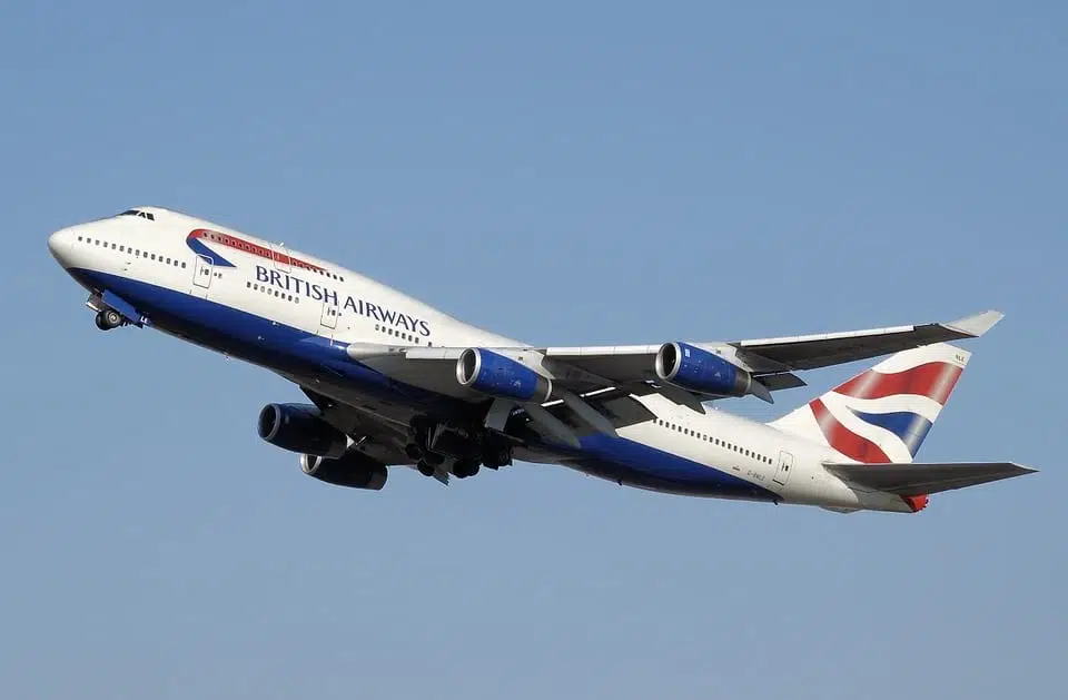 Самолет British Airways полет картинка