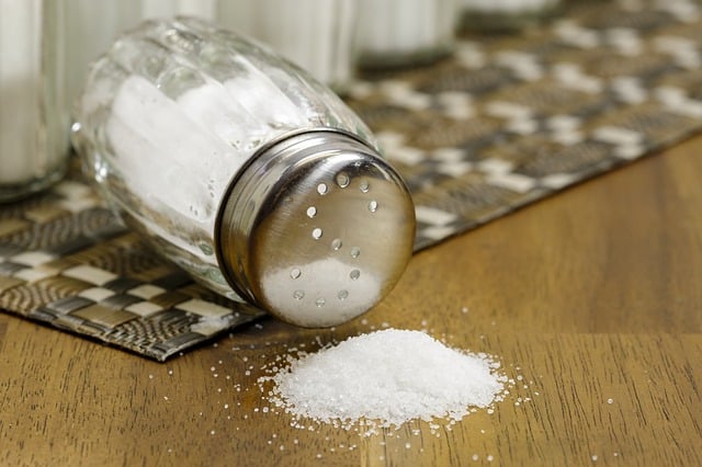 соль в солонке фото