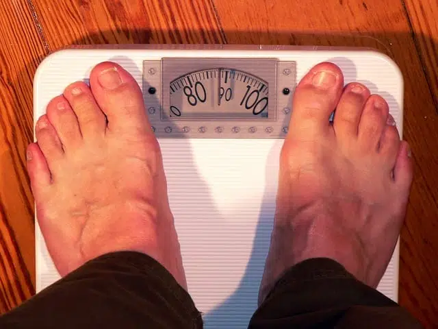 весы лишний вес фото