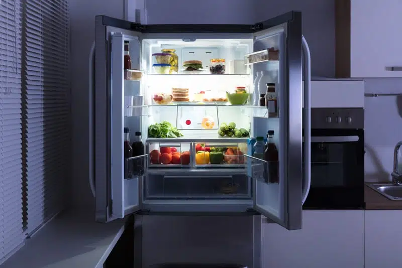 открытый холодильник фото