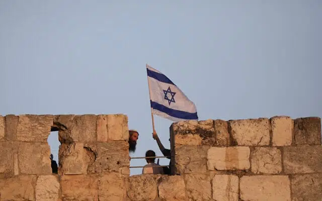Израильтяне празднуют День Иерусалима фото