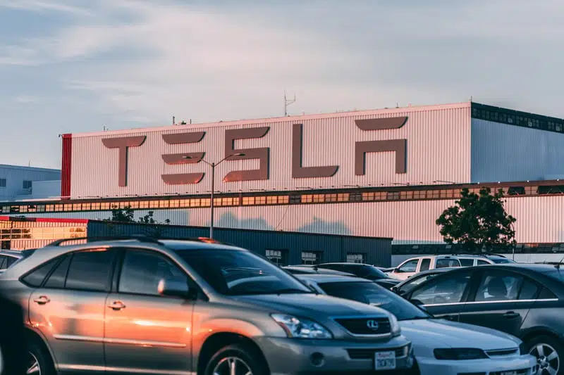 Завод Tesla фото