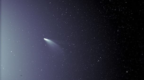 комета леонарда распалась на части, вращаясь вокруг солнца 7 июля, 2022
