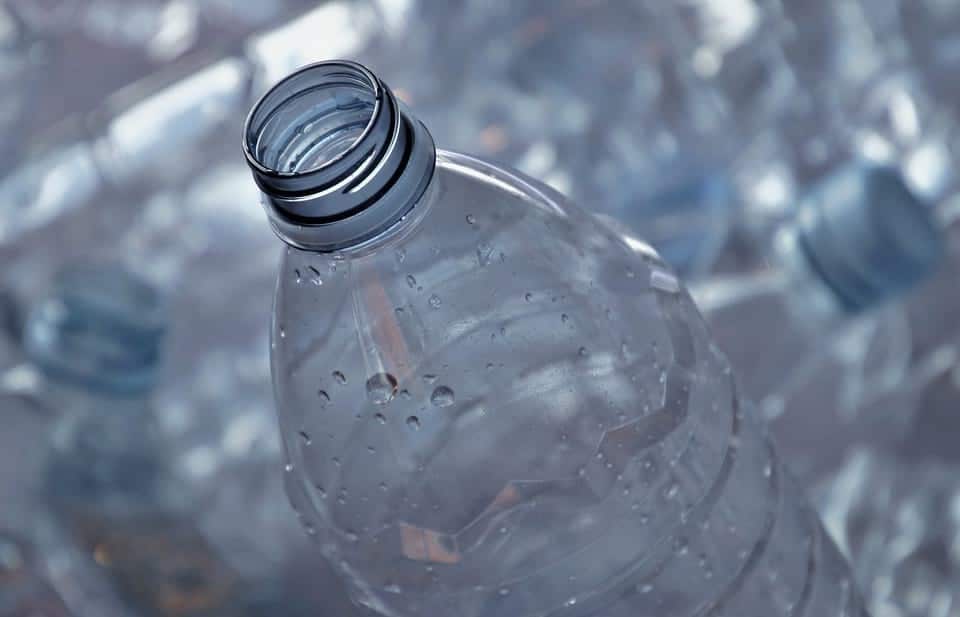 Пластик бутылка фото