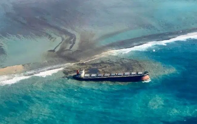 затонувший танкер фото
