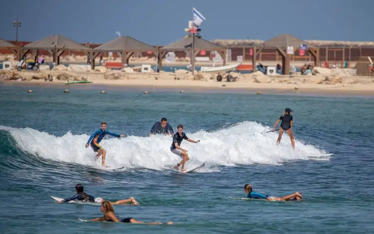 Тель-Авив пляж водные развлечения фото