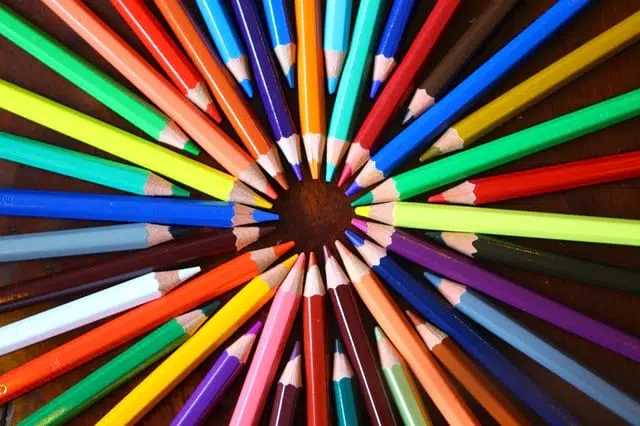 Цветные карандаши фото