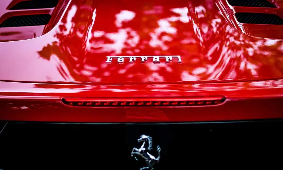 Машина Ferrari фото