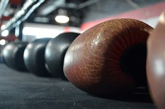 Боксерские перчатки бокс ринг фото
