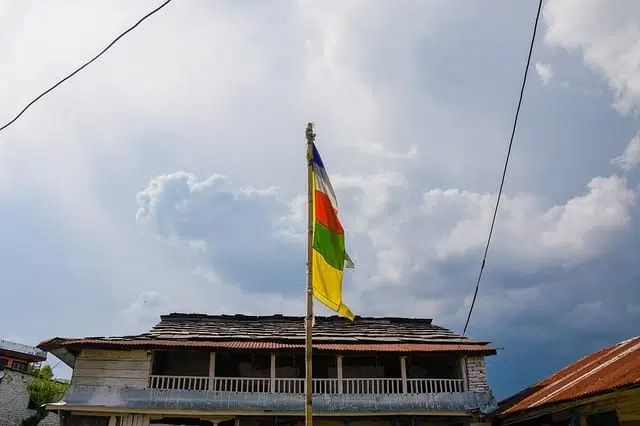 Непал флаги буддистский храм фото