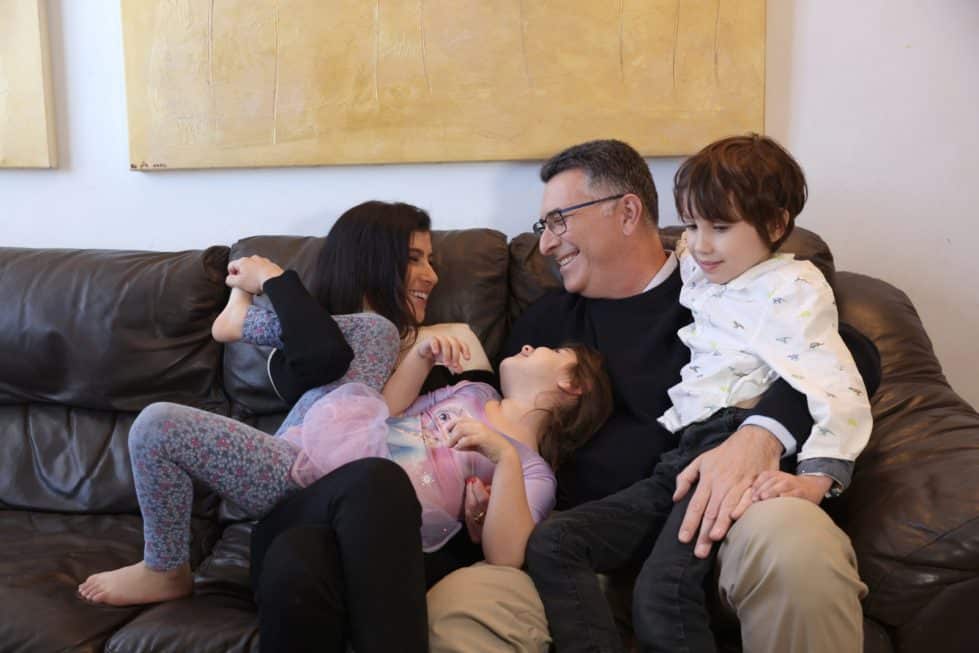 Гидеон Саар с семьей фото