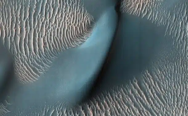 Линейные дюны на Марсе фото