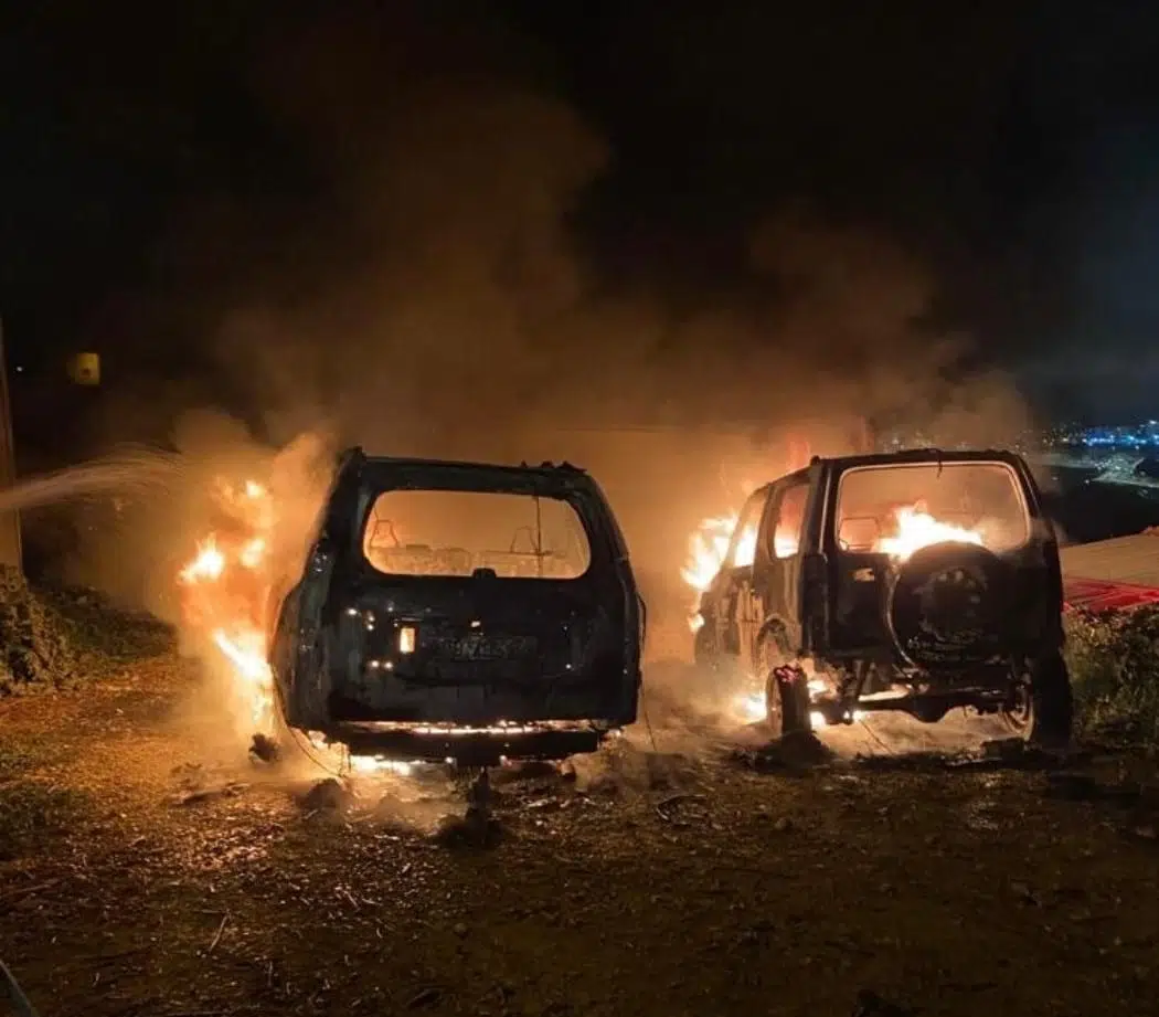 Поджог автомобилей в палестинской деревне фото
