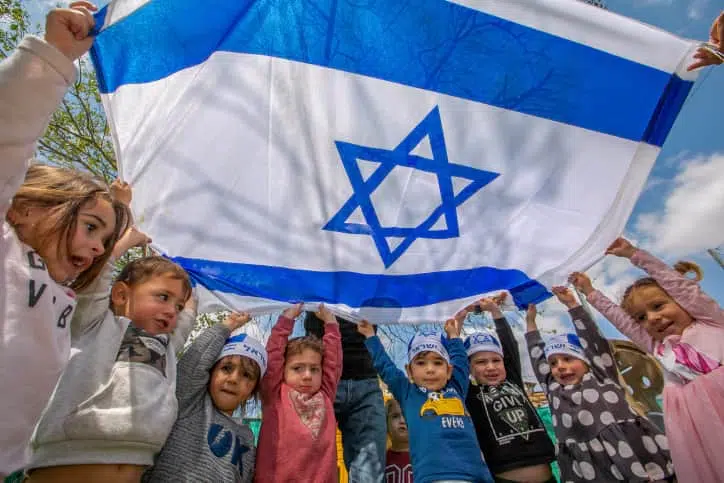 Дети с флагом Израиля фото