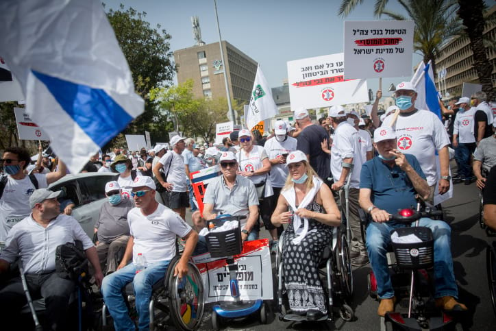 Протест бывших военных с инвалидностью фото