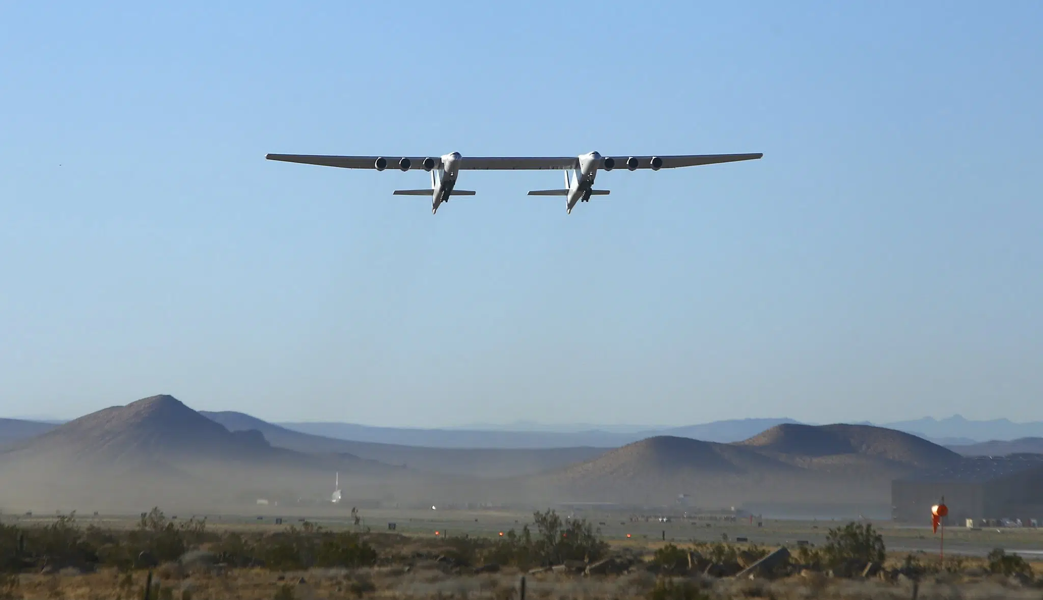 Самолет Stratolaunch фото