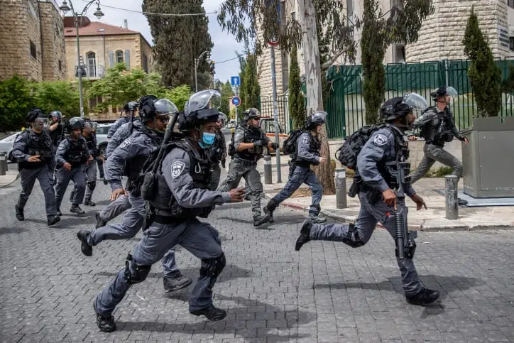 Столкновения полиции и ультраортодоксов Иерусалиме фото