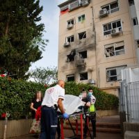 Последствия ракетного обстрела Ашкелона фото