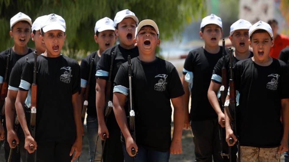 детский военный лагерь хамас фото