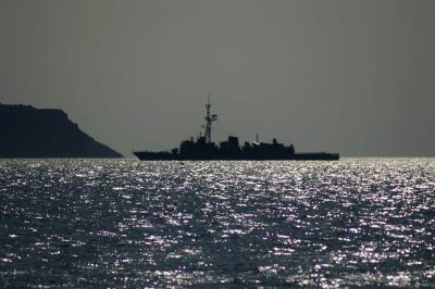 Имитировали вторжение США: десантный корабль ВМС Венесуэлы сел на мель во время учений (ВИДЕО)