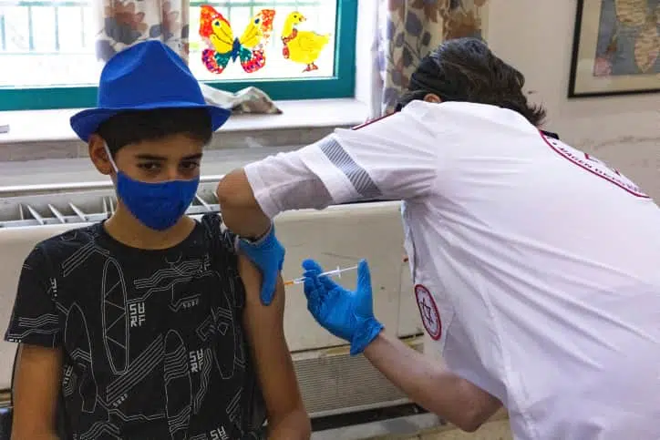 Вакцинация детей в Израиле фото