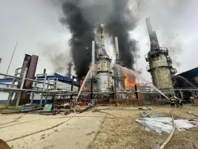 Пожар на крупнейшем в Западной Сибири газоперерабатывающем заводе фото
