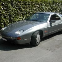 Автомобиль Porsche 928 фото