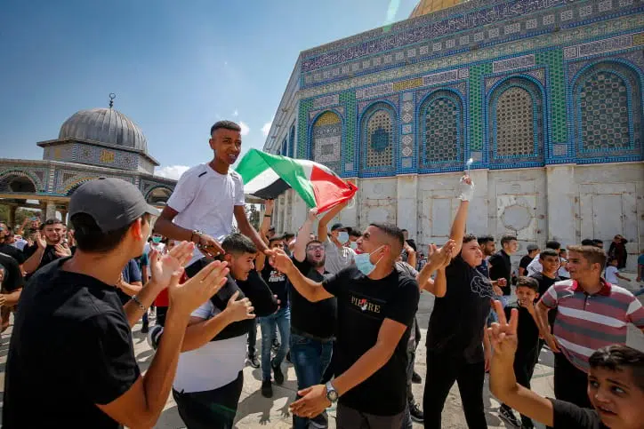 Протест палестинцев на Храмовой горе фото