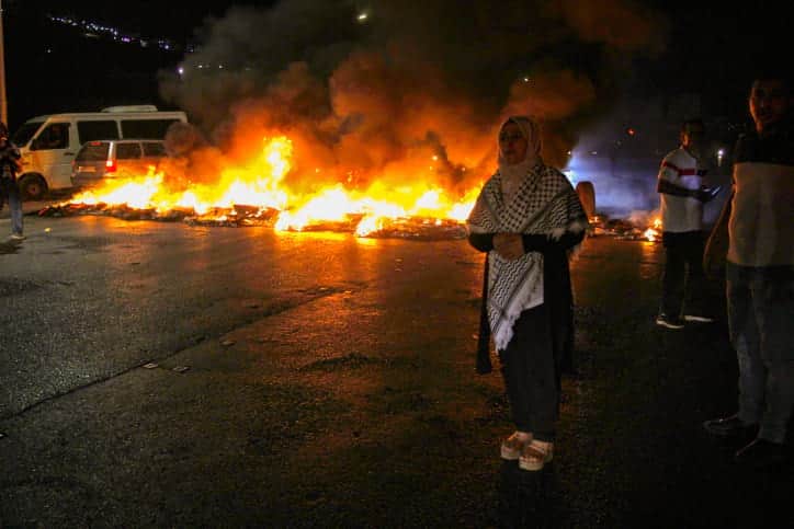 Протесты палестинцев фото