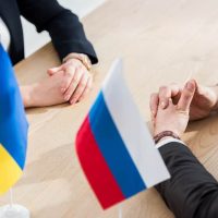 Флаги Украины и России фото