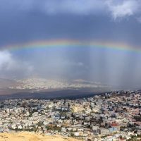 Облачная погода в Израиле радуга Кана Галилейская фото