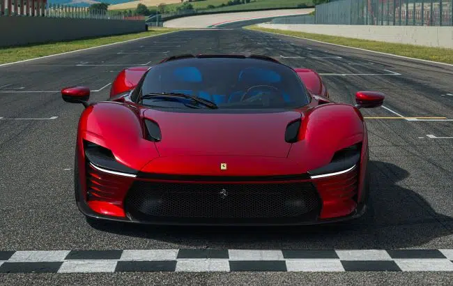Автомобиль Ferrari Daytona sp3 фото