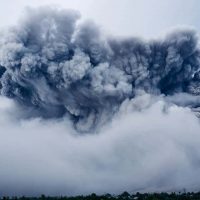 Извержение вулкана фото