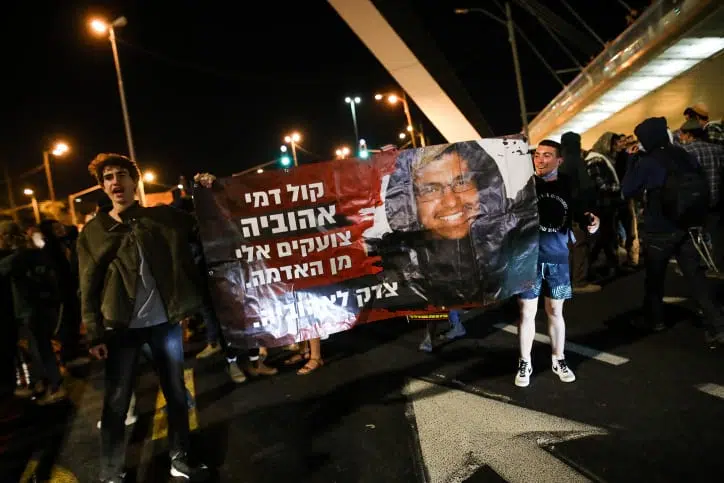 Протест поселенцев на въезде в Иерусалим фото